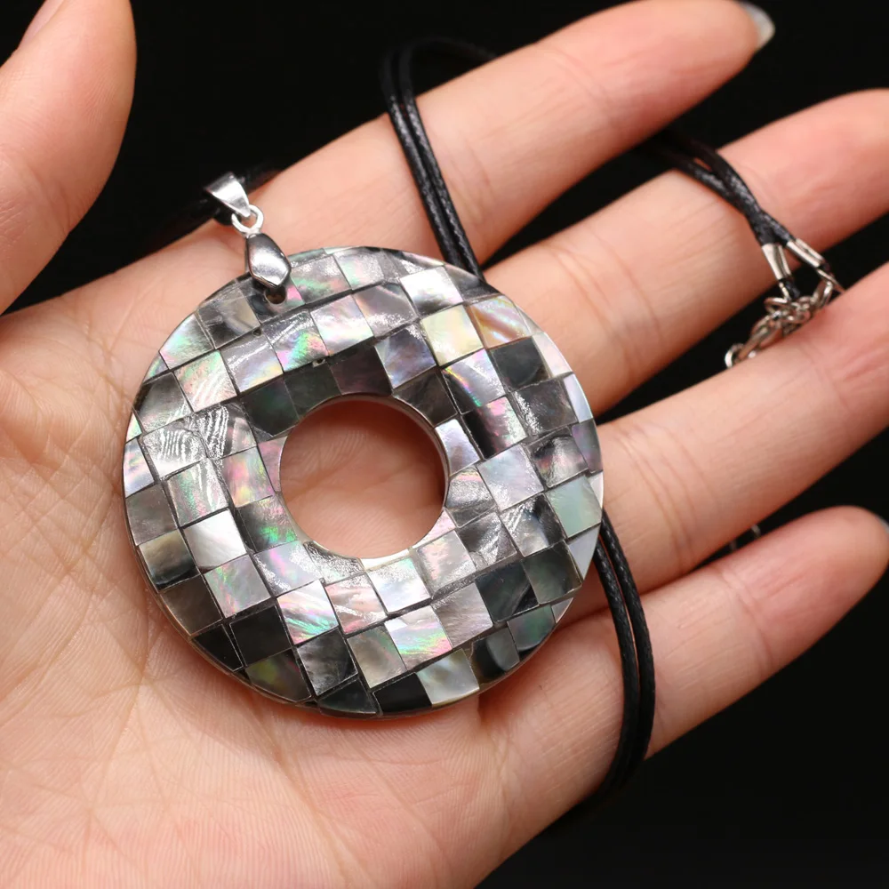 Fine Natural Sea Shell Pendant Necklace Reiki Heal Hollow out Round Shell for Women Tribe Rope Chain Necklace Gift 
Fine Natural Sea Shell Pendant Necklace Reiki Heal Hollow out Round Shell for Women Tribe Rope Chain Necklace Gift