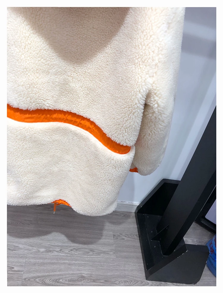 2020 Women Sheep Shearing Coats Medium Down Jackets Clothing Patchwork Real Lamb Fur Clothing Hooded Warm Outwear Winter Fashion
2020 Women Sheep Shearing Coats Medium Down Jackets Clothing Patchwork Real Lamb Fur Clothing Hooded Warm Outwear Winter Fashion