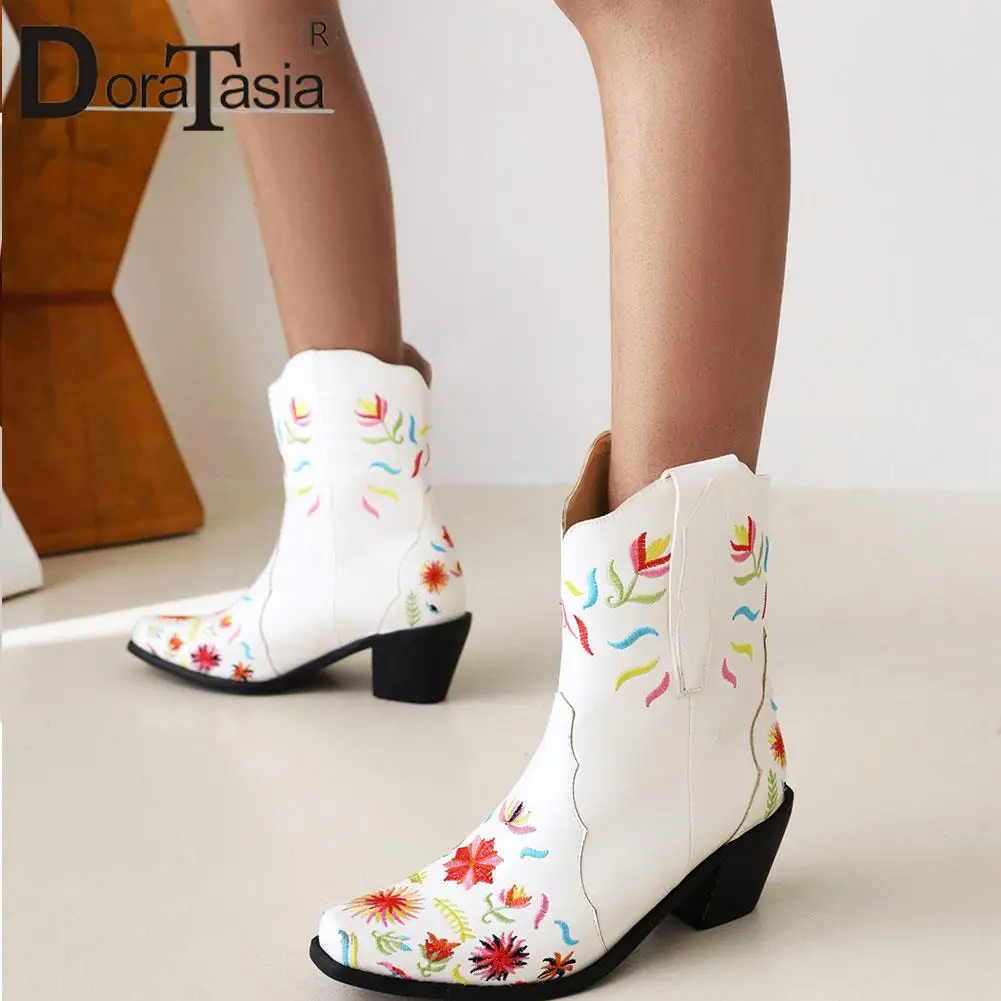 DORATASIA Big Size 34-46 New Female Western Boots Fashion Embroider Chunky High Heels Ankle Boots Women Party Sheos Woman 
DORATASIA Big Size 34-46 New Female Western Boots Fashion Embroider Chunky High Heels Ankle Boots Women Party Sheos Woman