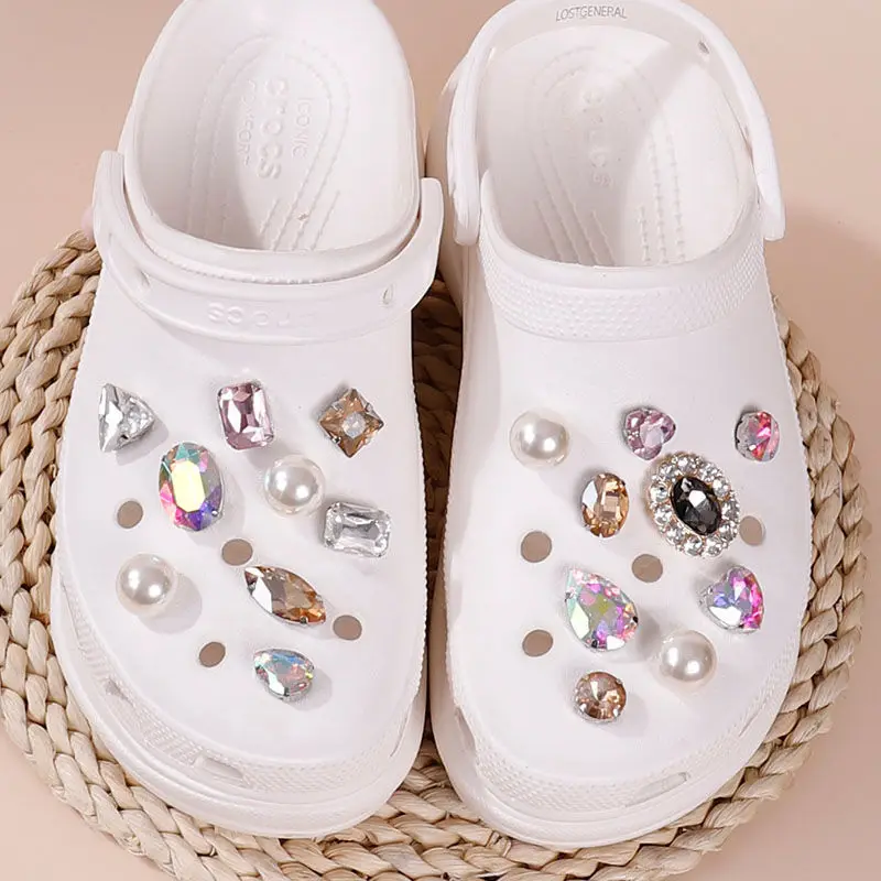 2021 новый комплект подвесок для Crocs DIY Роскошный жемчуг стразы Croc Модные Качественные подвески для Crocs DIY элегантные универсальные
2021 новый комплект подвесок для Crocs DIY Роскошный жемчуг стразы Croc Модные Качественные подвески для Crocs DIY элегантные универсальные