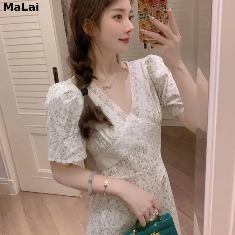 2021 V-Neck Vintage Midi Dresses Korean Summer Eleagnt Casual Dress Females Y2k Women Party Short Sleeve Floral One Piece Dress 
2021 V-Neck Vintage Midi Dresses Korean Summer Eleagnt Casual Dress Females Y2k Women Party Short Sleeve Floral One Piece Dress