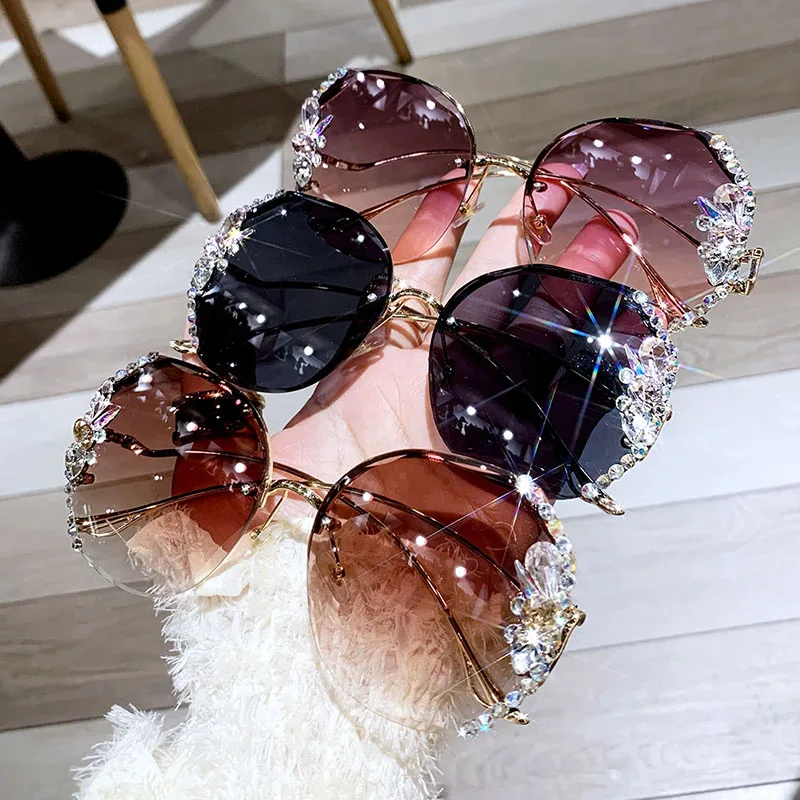 Fashion Luxury Sunglasses Bling Rhinestone Sun Glasses Vintage Shades for Women Big Diamond Eyeglasses Gafas De Sol Mujer 2021 
Fashion Luxury Sunglasses Bling Rhinestone Sun Glasses Vintage Shades for Women Big Diamond Eyeglasses Gafas De Sol Mujer 2021