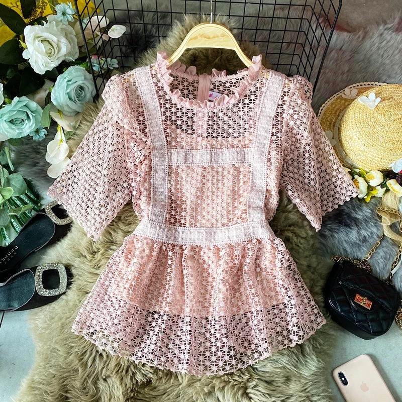 Женская блузка с коротким рукавом, кружевной однотонный топ с воротником-стойкой и оборками, повседневный облегающий Топ, Новинка лета 2021
Женская блузка с коротким рукавом, кружевной однотонный топ с воротником-стойкой и оборками, повседневный облегающий Топ, Новинка лета 2021