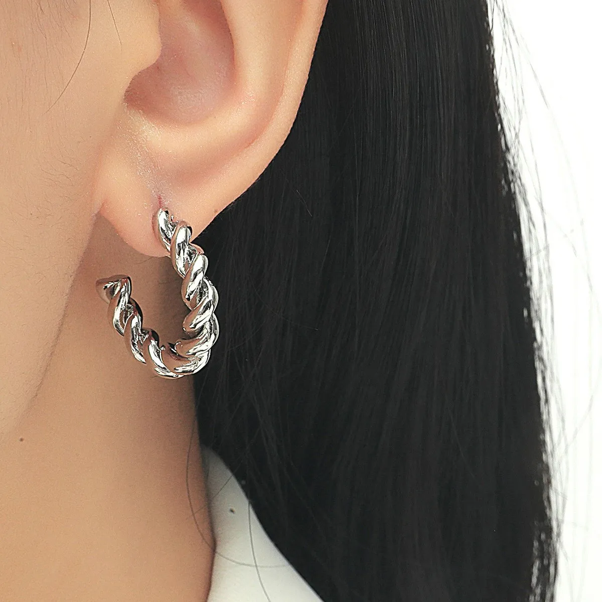 New Retro C-Shaped Twist Earrings Earrings Cold Wind Personality Geometric Design Trendy Metal Earrings Women
New Retro C-Shaped Twist Earrings Earrings Cold Wind Personality Geometric Design Trendy Metal Earrings Women