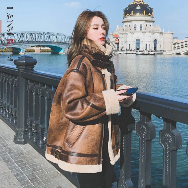 LANMREM 2022 Winter New Black Stand Collar Fur All-in-one Coat Female Loose Lamb Wool Coats Women Fashion Clothing 2W1272
LANMREM 2022 Winter New Black Stand Collar Fur All-in-one Coat Female Loose Lamb Wool Coats Women Fashion Clothing 2W1272