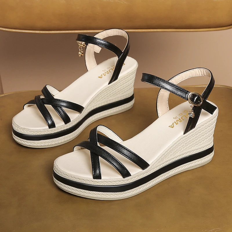 New Summer Slope Heel Women's Sandals Bohemian Fashion Thick-soled Lightweight Outdoor Casual Commuter Sandals Women
New Summer Slope Heel Women's Sandals Bohemian Fashion Thick-soled Lightweight Outdoor Casual Commuter Sandals Women
