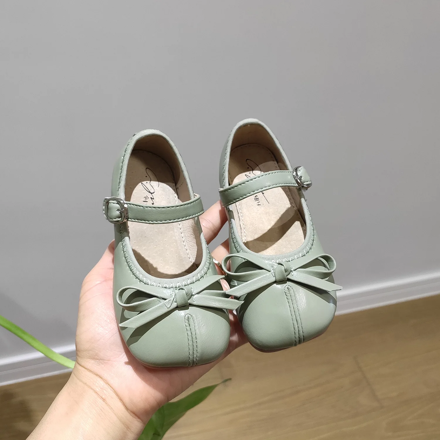 Spring New Children's Shoes Girls Bow Princess Shoes Korean Toe Square Head Girls Shoes Children's Flats
Spring New Children's Shoes Girls Bow Princess Shoes Korean Toe Square Head Girls Shoes Children's Flats