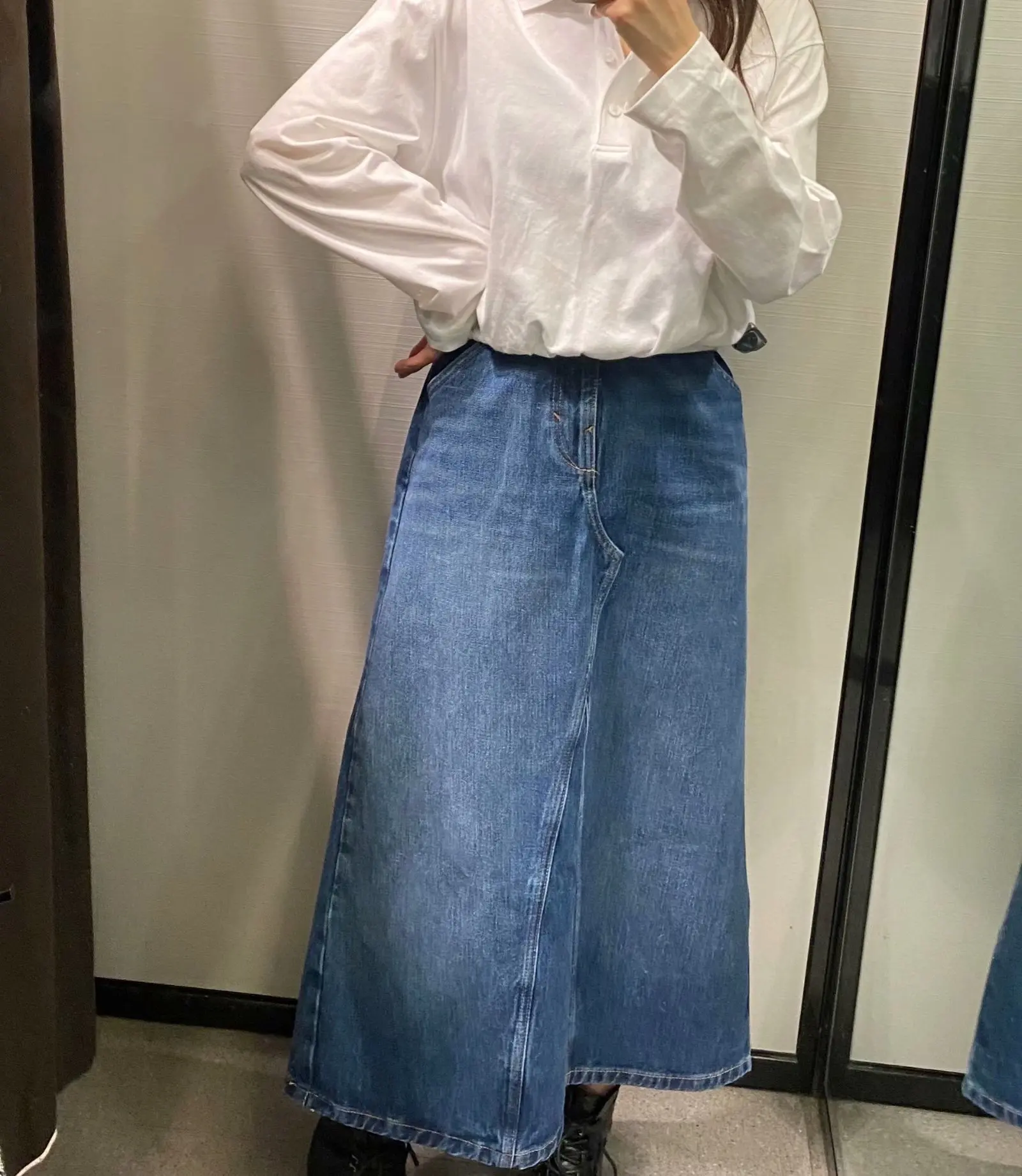 2021 spring and summer new Hong Kong flavor casual simple high waist denim temperament skirt women
2021 spring and summer new Hong Kong flavor casual simple high waist denim temperament skirt women