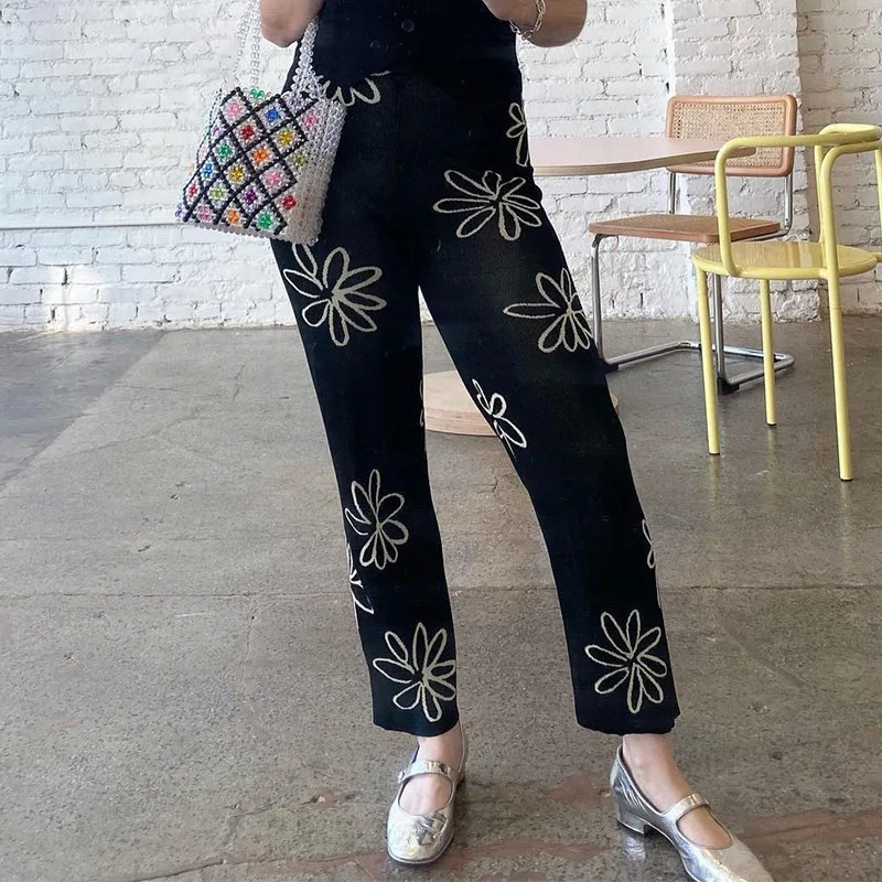 Y2K Knit Beige Wide Leg Pants Women Casual High Waist Fashion Floral Pants White Vintage Print Loose Capri Trousers 2021 Summer
Y2K Knit Beige Wide Leg Pants Women Casual High Waist Fashion Floral Pants White Vintage Print Loose Capri Trousers 2021 Summer