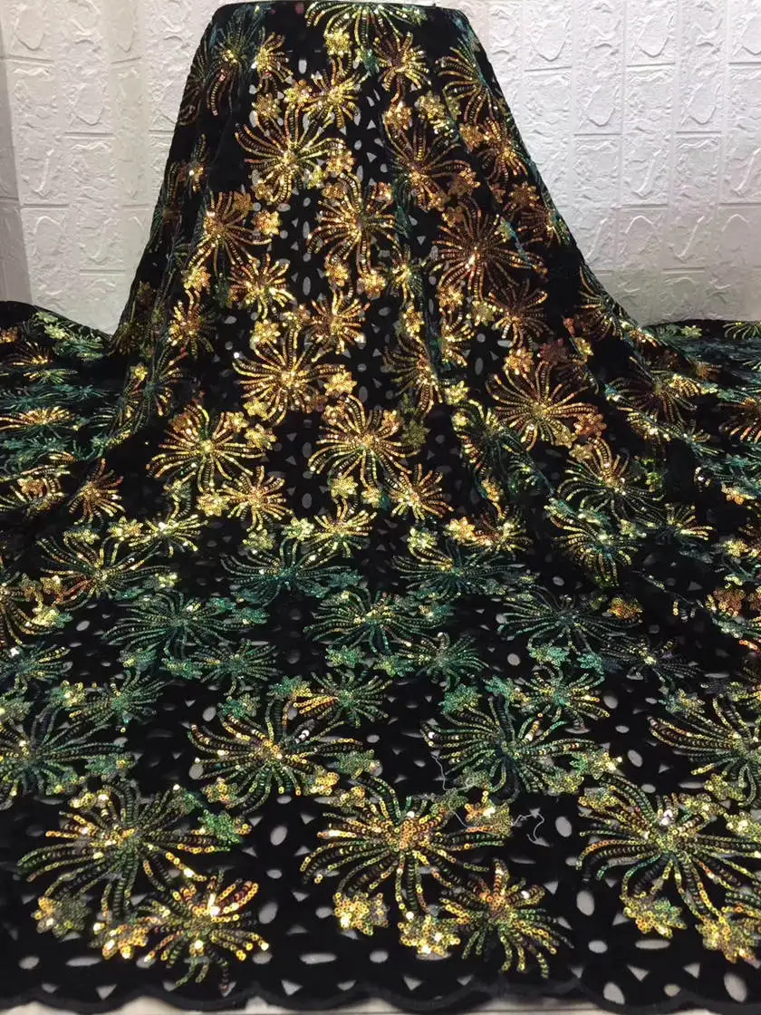 Latest African lace fabric 2020 High Quality Velvet Lace deep green with gold Nigerian Lace Fabrics For Wedding dress 5yards
Latest African lace fabric 2020 High Quality Velvet Lace deep green with gold Nigerian Lace Fabrics For Wedding dress 5yards