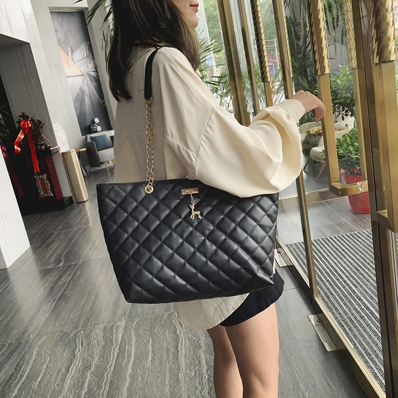 Fashion Women's bag New-style Embroidery Line Designer Chain Diamond Pattern Female Shoulder Messenger Bag Large Capacity
Fashion Women's bag New-style Embroidery Line Designer Chain Diamond Pattern Female Shoulder Messenger Bag Large Capacity
