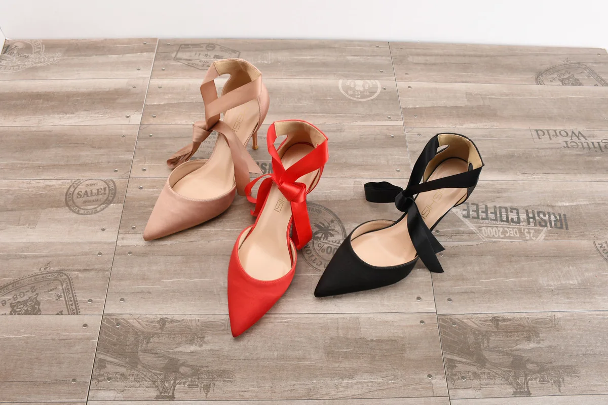 Satin high heels women's small fresh pointed stiletto sandals with bow knot women's shoes
Satin high heels women's small fresh pointed stiletto sandals with bow knot women's shoes
