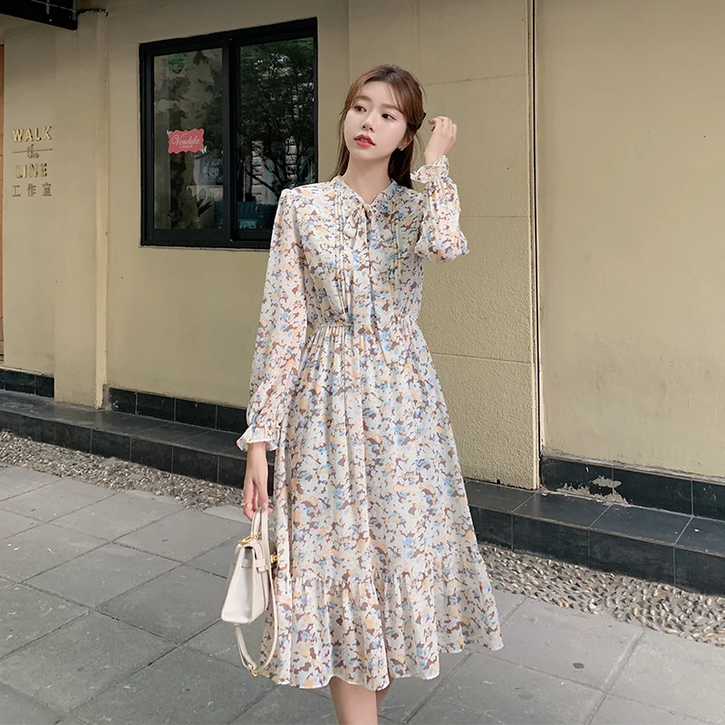 Autumn New Formal Dress Printed Chiffon Lace V-Neck Pleated Waist Ruffle Sleeve Dress 2021 Elegant Slim Casual Party Dress
Autumn New Formal Dress Printed Chiffon Lace V-Neck Pleated Waist Ruffle Sleeve Dress 2021 Elegant Slim Casual Party Dress