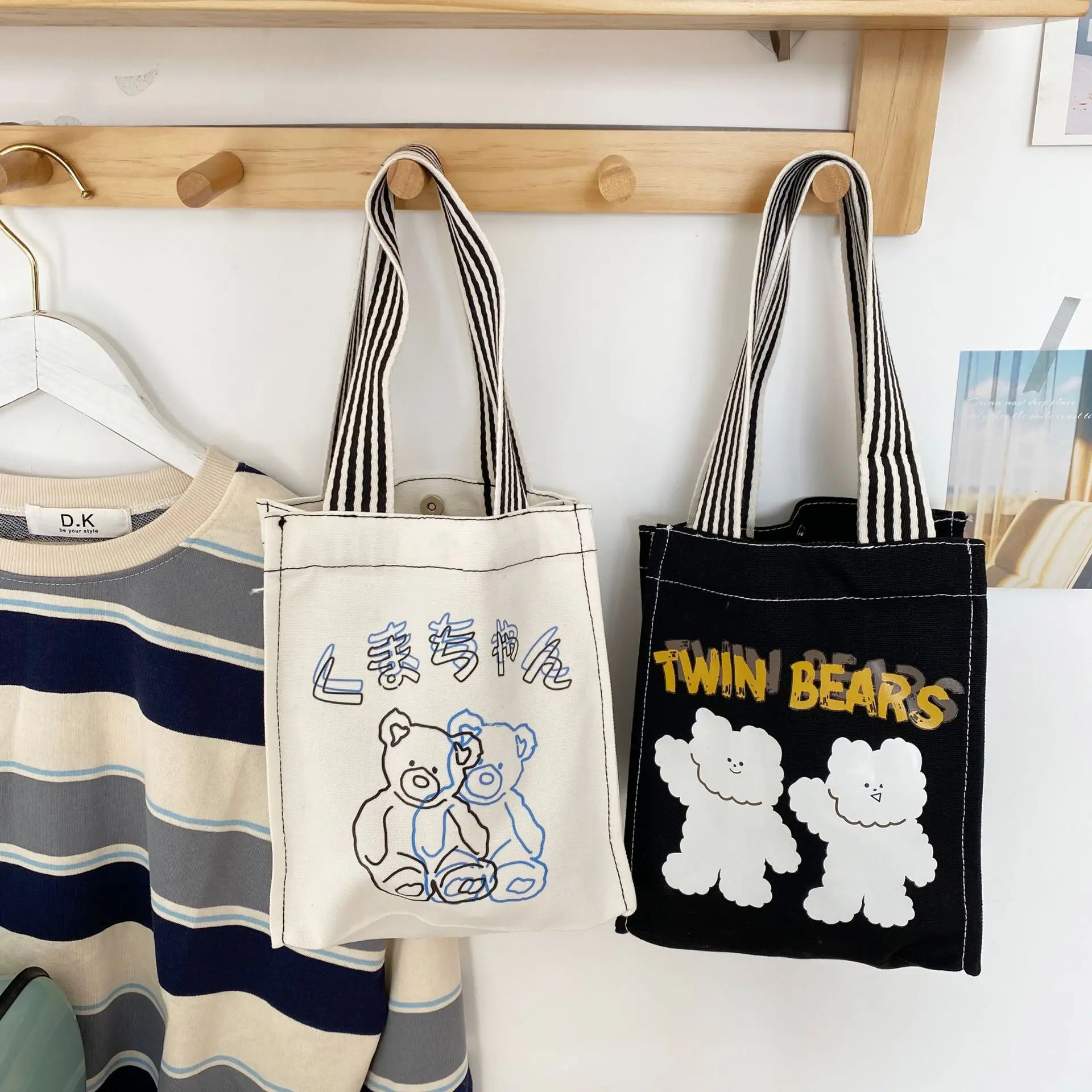 Холщовые сумки на плечо с мультипликационным медведем для женщин, повседневные универсальные дамские маленькие сумочки, простой милый жен...
Холщовые сумки на плечо с мультипликационным медведем для женщин, повседневные универсальные дамские маленькие сумочки, простой милый жен...