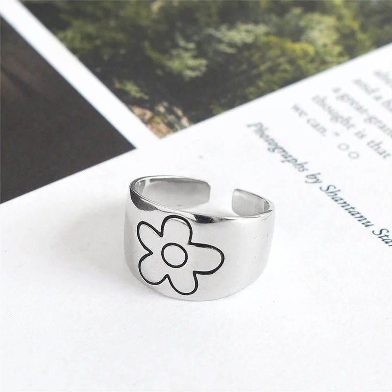 Chrysanthemum Luxury Brand Chunky Small Daisy Rings Hiphop Girls Elegant Design Round Flower For Women Style Party Jewelry
Chrysanthemum Luxury Brand Chunky Small Daisy Rings Hiphop Girls Elegant Design Round Flower For Women Style Party Jewelry