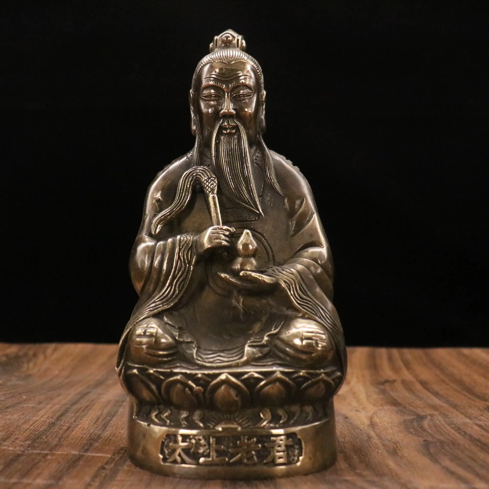 8"Chinese Folk Collection Old Bronze Patina Lingbao Tianzun Sanqing one sit statue Ornaments Town House Exorcism
8"Chinese Folk Collection Old Bronze Patina Lingbao Tianzun Sanqing one sit statue Ornaments Town House Exorcism