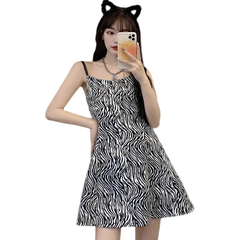 French Hong Kong Style Chic Vintage Dress Female Summer New Zebra Striped Design Sense Niche Waist Trimming Slimming Skirt
French Hong Kong Style Chic Vintage Dress Female Summer New Zebra Striped Design Sense Niche Waist Trimming Slimming Skirt