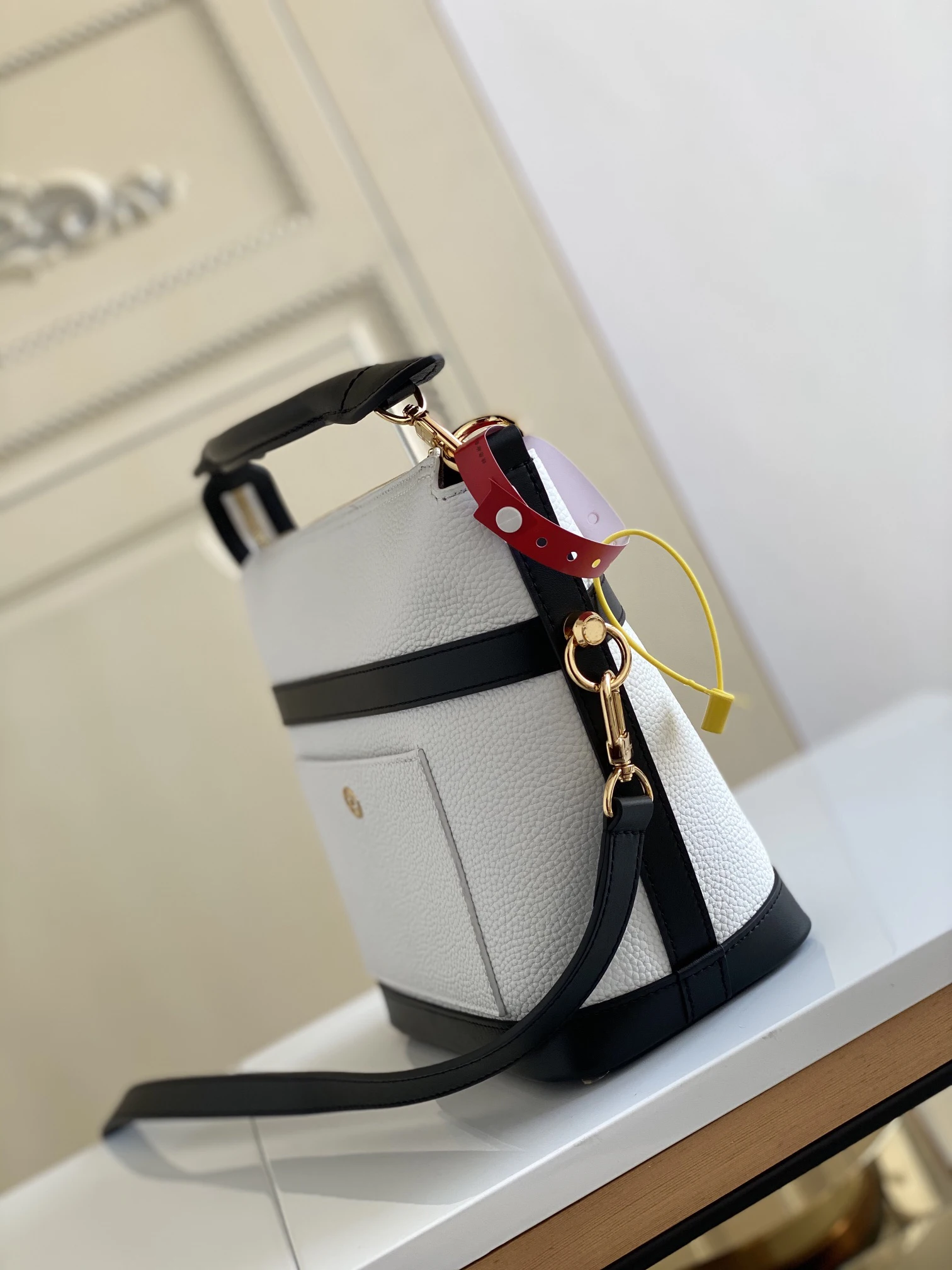 2021 TOP Quality Luxury Designer Brand Fashion Classic Lady Convenient Handbag Cowhide Single-shoulder Shell Bag
2021 TOP Quality Luxury Designer Brand Fashion Classic Lady Convenient Handbag Cowhide Single-shoulder Shell Bag