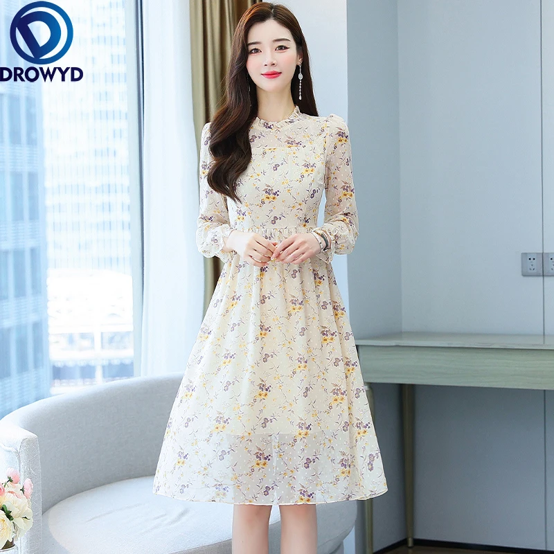 Autumn Vintage Stand Collar Floral Print Women Dress Lace Up Female Pleated Dress Summer Party Midi Chiffon Vestidos Femme 2021
Autumn Vintage Stand Collar Floral Print Women Dress Lace Up Female Pleated Dress Summer Party Midi Chiffon Vestidos Femme 2021