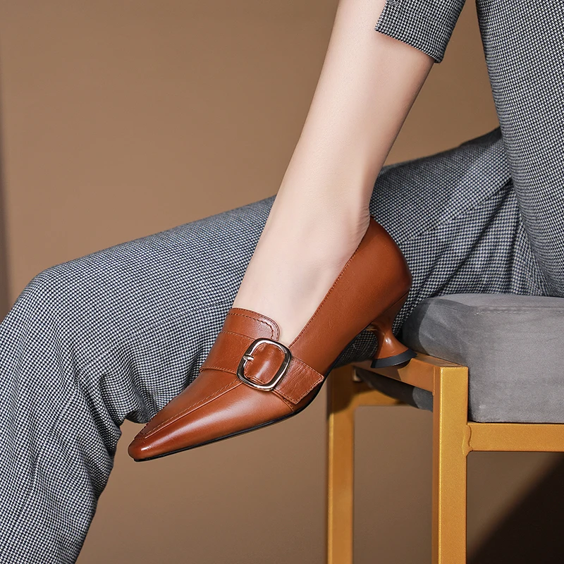 HOT sale Women Pumps natural leather 22-4.5cm Ladies Shoes Spring and Autumn Cowhide metal buckle high heels retro classic
HOT sale Women Pumps natural leather 22-4.5cm Ladies Shoes Spring and Autumn Cowhide metal buckle high heels retro classic