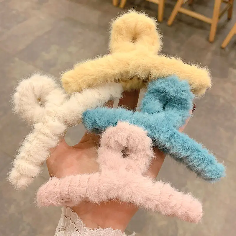 Newest style Winner Catch Clip Plush Hair Claw For Women Girls Faux Fur Hair Clips Solid Color Hair Organizer
Newest style Winner Catch Clip Plush Hair Claw For Women Girls Faux Fur Hair Clips Solid Color Hair Organizer