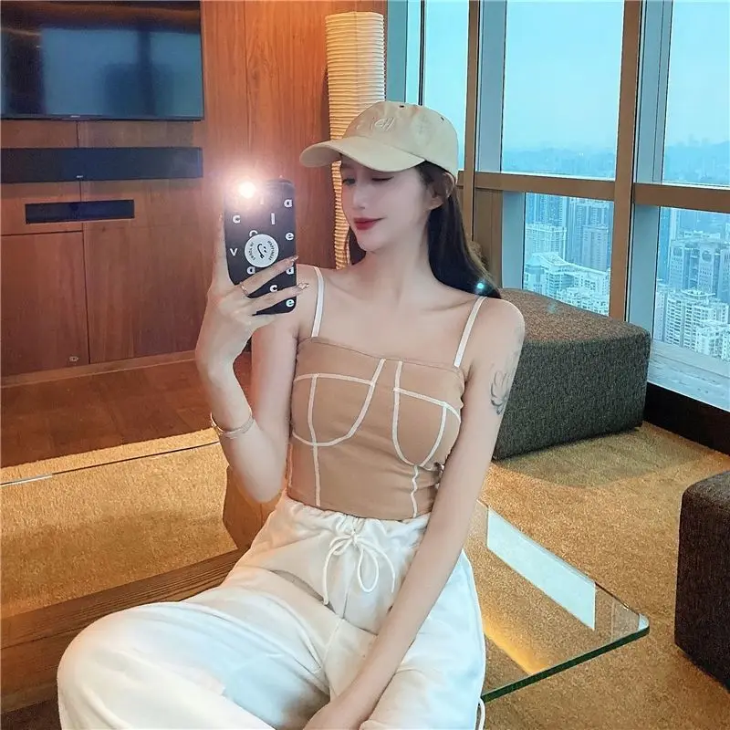 2021 Korean version new sexy retro beautiful and greasy sling women's fashion color contrast line short open navel sling with
2021 Korean version new sexy retro beautiful and greasy sling women's fashion color contrast line short open navel sling with