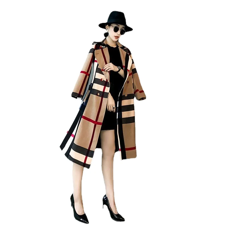 Autumn and winter new style plaid windbreaker women's lapel mid-length simple color matching coat coat
Autumn and winter new style plaid windbreaker women's lapel mid-length simple color matching coat coat
