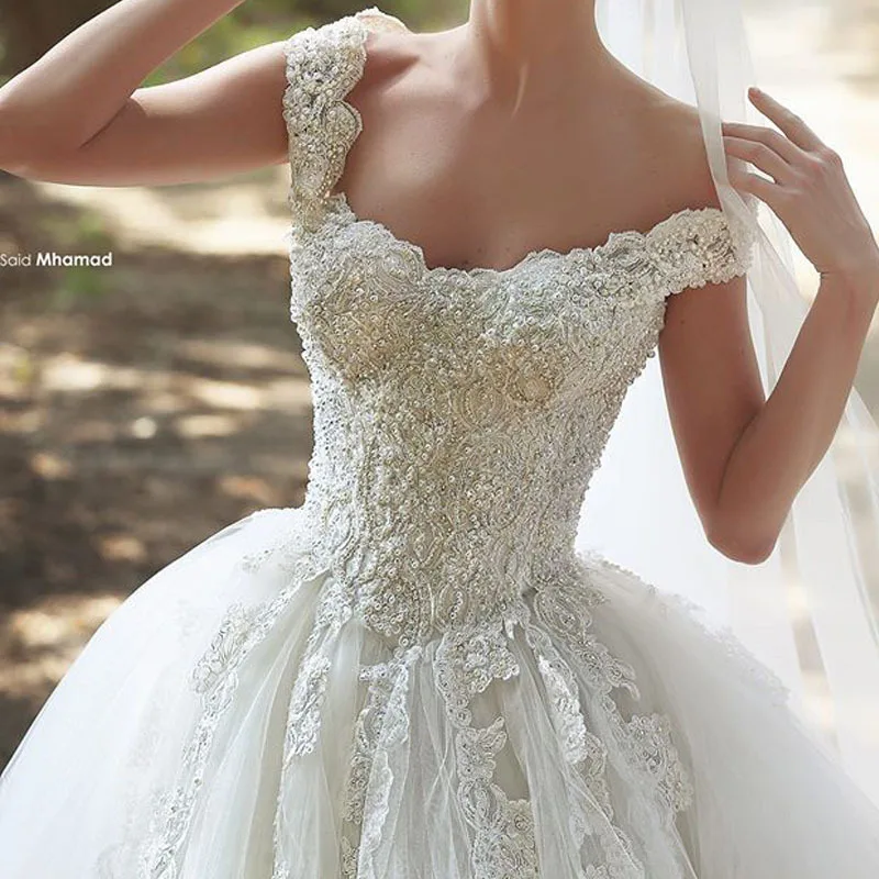 2015 Designer Said Elegant Appliqued Beaded Pearls Bling Bling Bodice Floor Length Puffy Princess Wedding Dresses
2015 Designer Said Elegant Appliqued Beaded Pearls Bling Bling Bodice Floor Length Puffy Princess Wedding Dresses