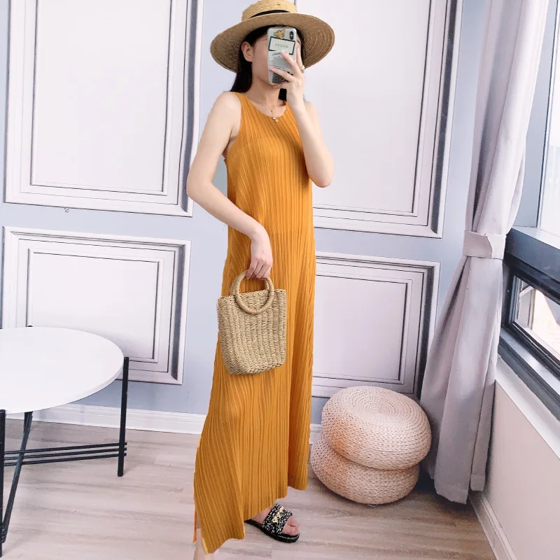 Miyake Pleated Dress Female 2020 Summer New Side Split Open Back Loose Elegant Round Neck Sleeveless Dress For Women 45-75KG
Miyake Pleated Dress Female 2020 Summer New Side Split Open Back Loose Elegant Round Neck Sleeveless Dress For Women 45-75KG