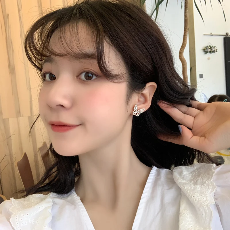 Korean New Fashion Butterfly Earrings For Women Punk Rhinestone Style Cute Girl Zircon Stud Earrings Kpop Jewelry 2020 Wholesale
Korean New Fashion Butterfly Earrings For Women Punk Rhinestone Style Cute Girl Zircon Stud Earrings Kpop Jewelry 2020 Wholesale