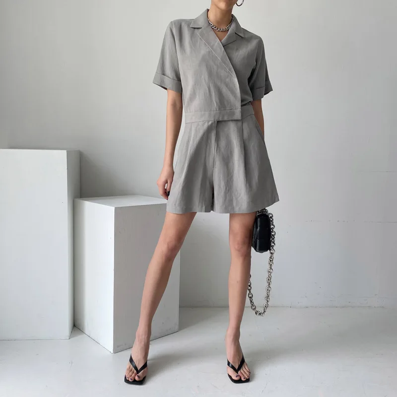 Korejpaa Women Set 2021 Summer Korea Temperament Casual Ladies Suit Collar Solid Color Wild Short-Sleeved Loose Jumpsuit Shorts
Korejpaa Women Set 2021 Summer Korea Temperament Casual Ladies Suit Collar Solid Color Wild Short-Sleeved Loose Jumpsuit Shorts
