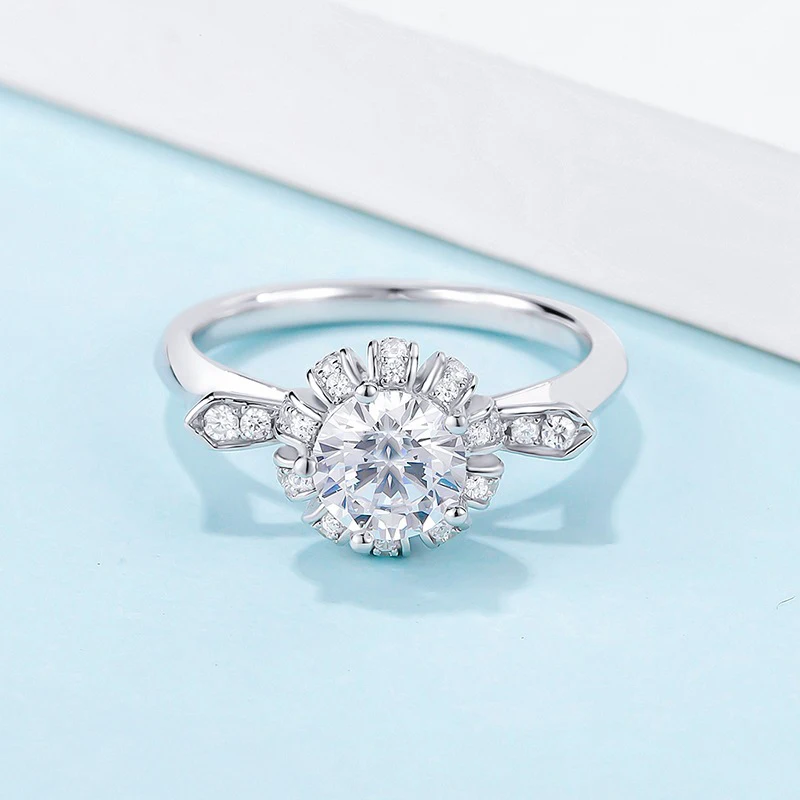 Knobspin 100% 925 Sterling Silver Round Real 1 Carat D Color Moissanite Engagement Rings For Women Fine Jewelry Gift 
Knobspin 100% 925 Sterling Silver Round Real 1 Carat D Color Moissanite Engagement Rings For Women Fine Jewelry Gift
