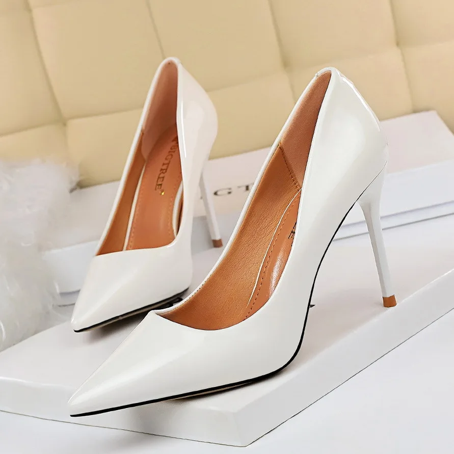 2020 New Fashionable Simple Professional OL Women Shoes High Heels Stiletto Shallow Pointed Patent Leather High-heeled Shoes
2020 New Fashionable Simple Professional OL Women Shoes High Heels Stiletto Shallow Pointed Patent Leather High-heeled Shoes