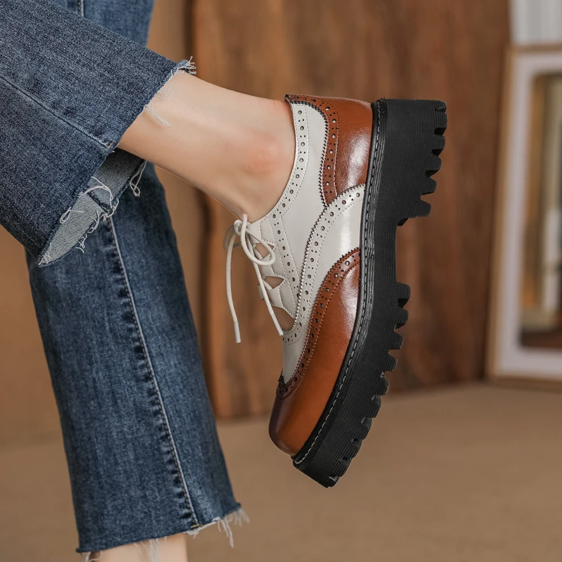 Туфли женские из натуральной кожи, на шнуровке, с перфорацией, ручной работы
Туфли женские из натуральной кожи, на шнуровке, с перфорацией, ручной работы