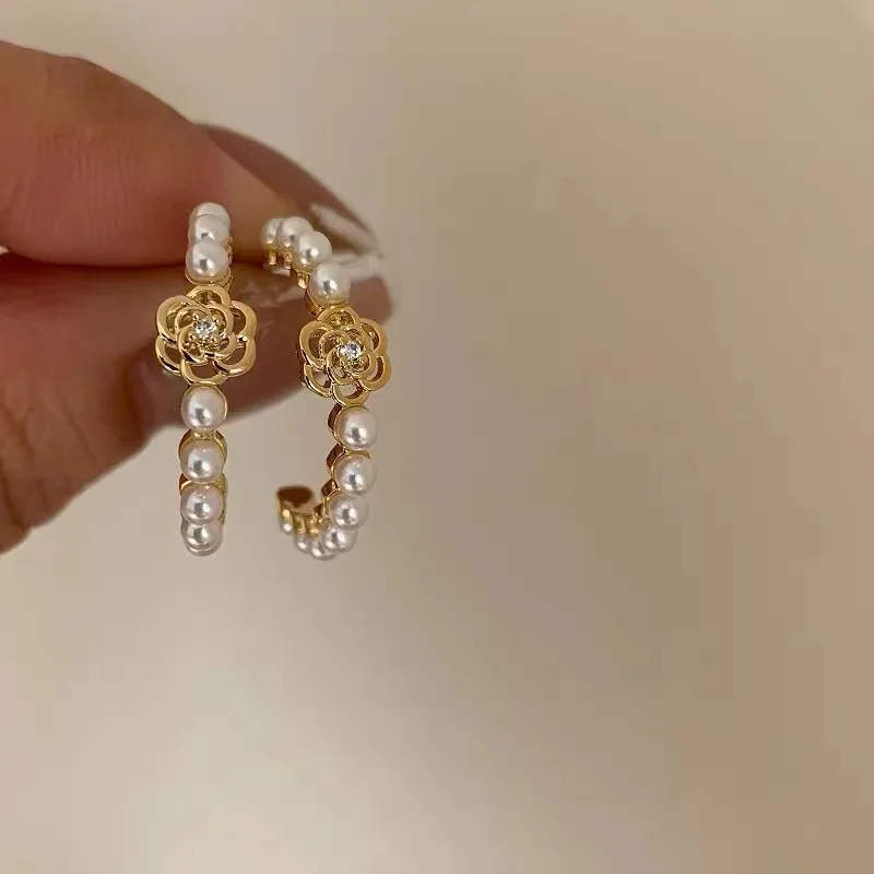 2021 Korean New Simple Geometry Earrings Fashion Temperament Sweet Pearl Flower Earrings Female Party Jewelry
2021 Korean New Simple Geometry Earrings Fashion Temperament Sweet Pearl Flower Earrings Female Party Jewelry