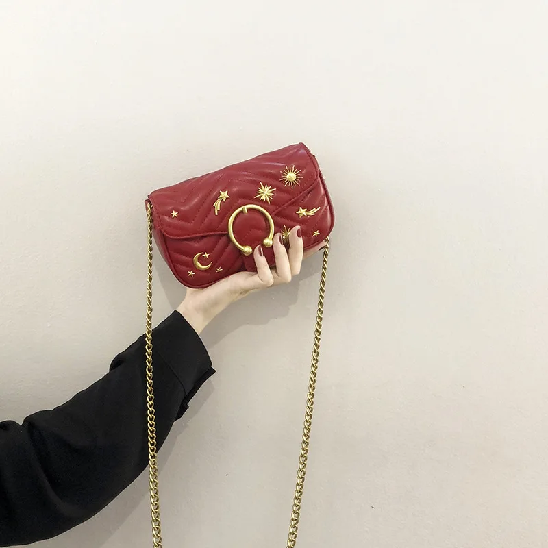 Bag women 2020 new Korean fashion exquisite embroidered small square bag shoulder diagonal bag all-match
Bag women 2020 new Korean fashion exquisite embroidered small square bag shoulder diagonal bag all-match
