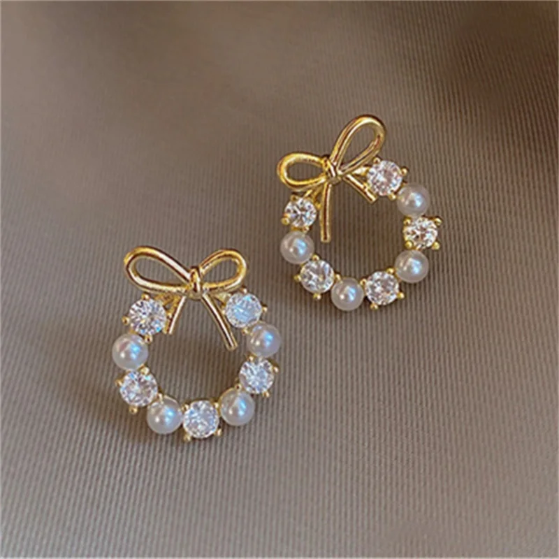New Korean Elegant Trendy Round Crystal Wreath Bow Stud Earrings For Women Imitation Pearls Jewelry Gift Wholesale
New Korean Elegant Trendy Round Crystal Wreath Bow Stud Earrings For Women Imitation Pearls Jewelry Gift Wholesale