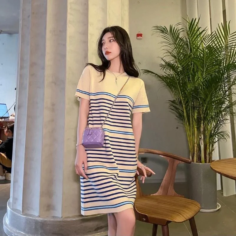 2021 summer new advanced retro gentle wind slim slim short sleeve knit striped dress
2021 summer new advanced retro gentle wind slim slim short sleeve knit striped dress