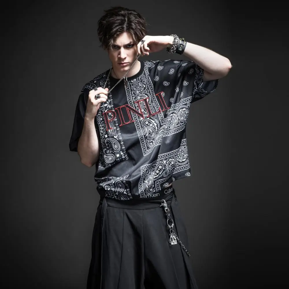 Free shipping New men's male T-shirt 2020 black summer night shine loose short-sleeved design embroidery hip-hop BC212611367
Free shipping New men's male T-shirt 2020 black summer night shine loose short-sleeved design embroidery hip-hop BC212611367
