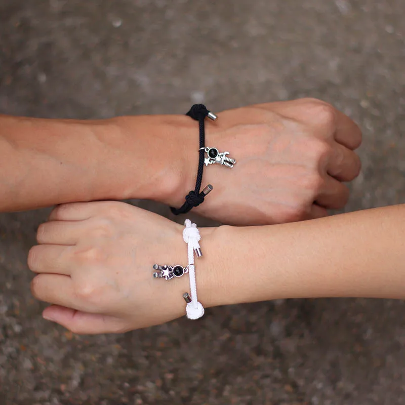 Adjustable Heart Magnet Couple Bracelet 2pcs Braid Rope Animal Key Lock Braclet Distance Attract Braslet Gift For Girlfriend
Adjustable Heart Magnet Couple Bracelet 2pcs Braid Rope Animal Key Lock Braclet Distance Attract Braslet Gift For Girlfriend