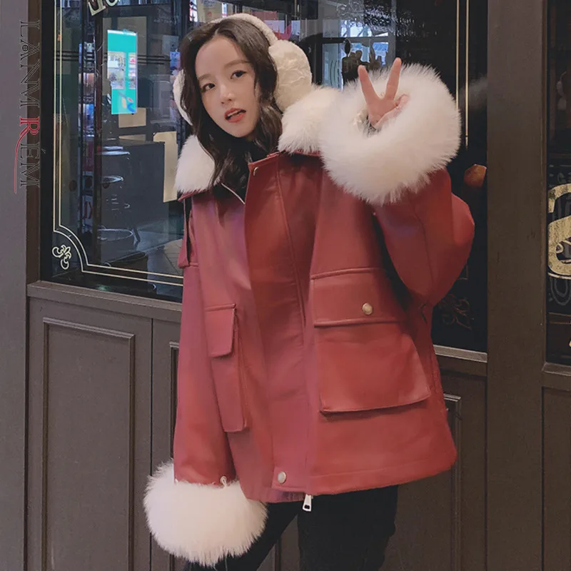 LANMREM 2021 New Women Winter Fur Collar Long Sleeve Red Loose Zipper Fashion Casual Style Big Pocket Leather Coat 2J168
LANMREM 2021 New Women Winter Fur Collar Long Sleeve Red Loose Zipper Fashion Casual Style Big Pocket Leather Coat 2J168