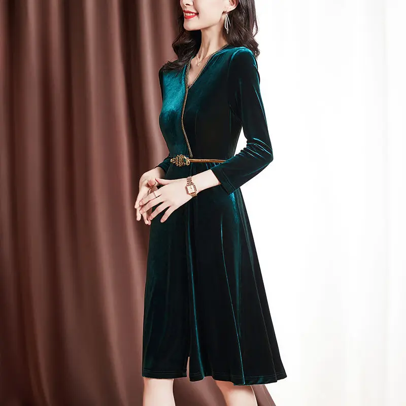 2022 Elegant Fashion Women Gold Velvet Midi Dresses Autumn Winter Casual Vintage V-neck Dress Bodycon Party Vestidos Y964
2022 Elegant Fashion Women Gold Velvet Midi Dresses Autumn Winter Casual Vintage V-neck Dress Bodycon Party Vestidos Y964