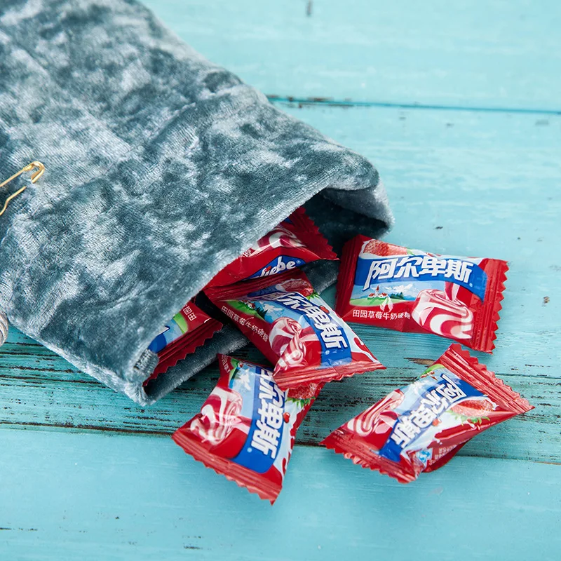 New Velvet Gift Bag with THANKS Card & Fringed Wedding Favors and Gift Box Candy Boxes for Wedding Baby Shower Party Supplies 
New Velvet Gift Bag with THANKS Card & Fringed Wedding Favors and Gift Box Candy Boxes for Wedding Baby Shower Party Supplies