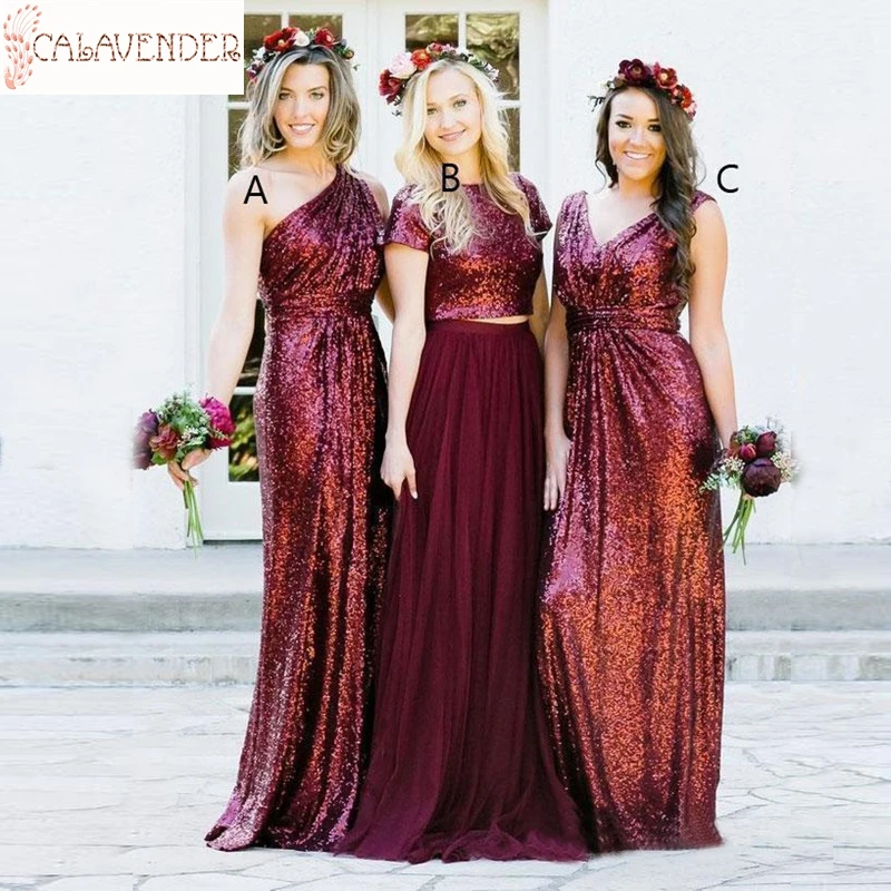 Длинное платье на одно плечо, расшитое блестками, трапециевидного силуэта
Длинное платье на одно плечо, расшитое блестками, трапециевидного силуэта