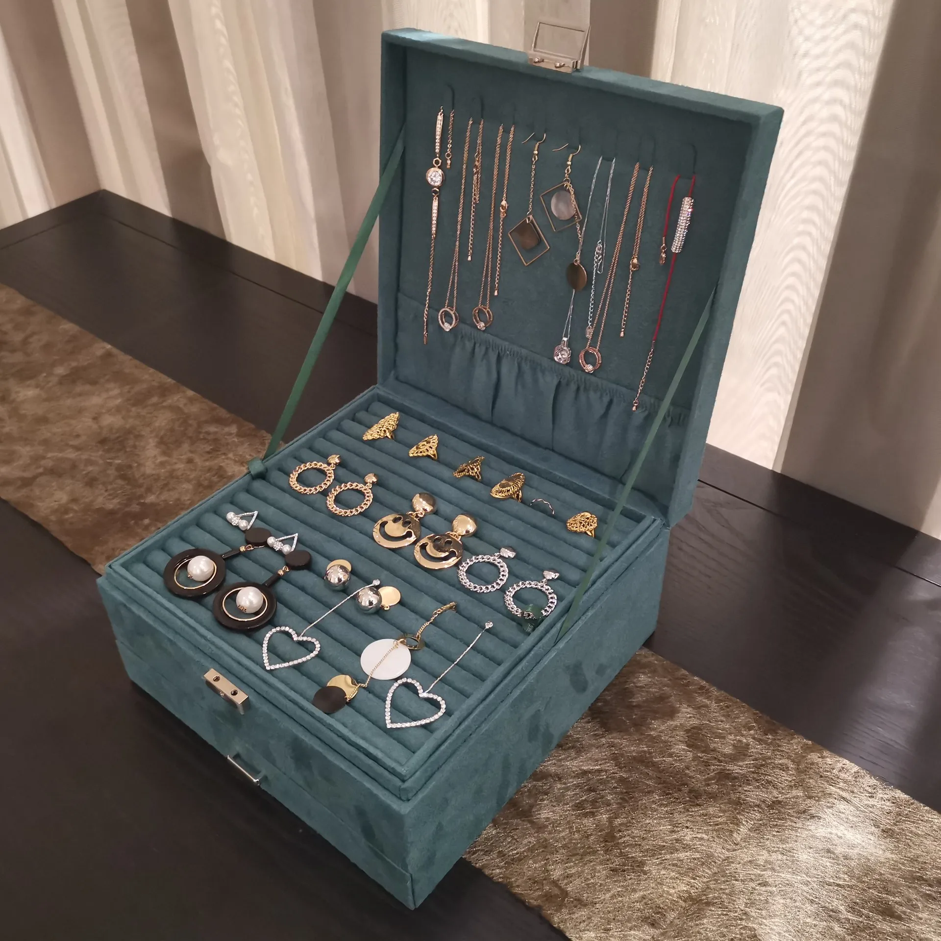 Jewelry Box With Lock Multi-Layer Princess Wooden Korean Hand Jewelry Ring Headband Earrings Jewelry Storage Large Capacity
Jewelry Box With Lock Multi-Layer Princess Wooden Korean Hand Jewelry Ring Headband Earrings Jewelry Storage Large Capacity