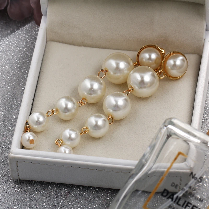 New 2021 Pin Earrings Fashion White Pearl Long Chain Earrings Simple Tassel Temperament Earrings for Women Party Wholesale
New 2021 Pin Earrings Fashion White Pearl Long Chain Earrings Simple Tassel Temperament Earrings for Women Party Wholesale