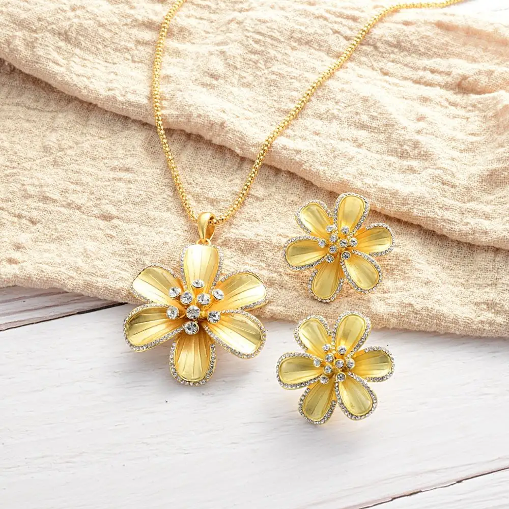 Viennois Dubai Jewelry Set For Women Flower Design Gold Plated Zircon Necklace and Stud Earrings Jewelry Set Fashion Jewelry
Viennois Dubai Jewelry Set For Women Flower Design Gold Plated Zircon Necklace and Stud Earrings Jewelry Set Fashion Jewelry