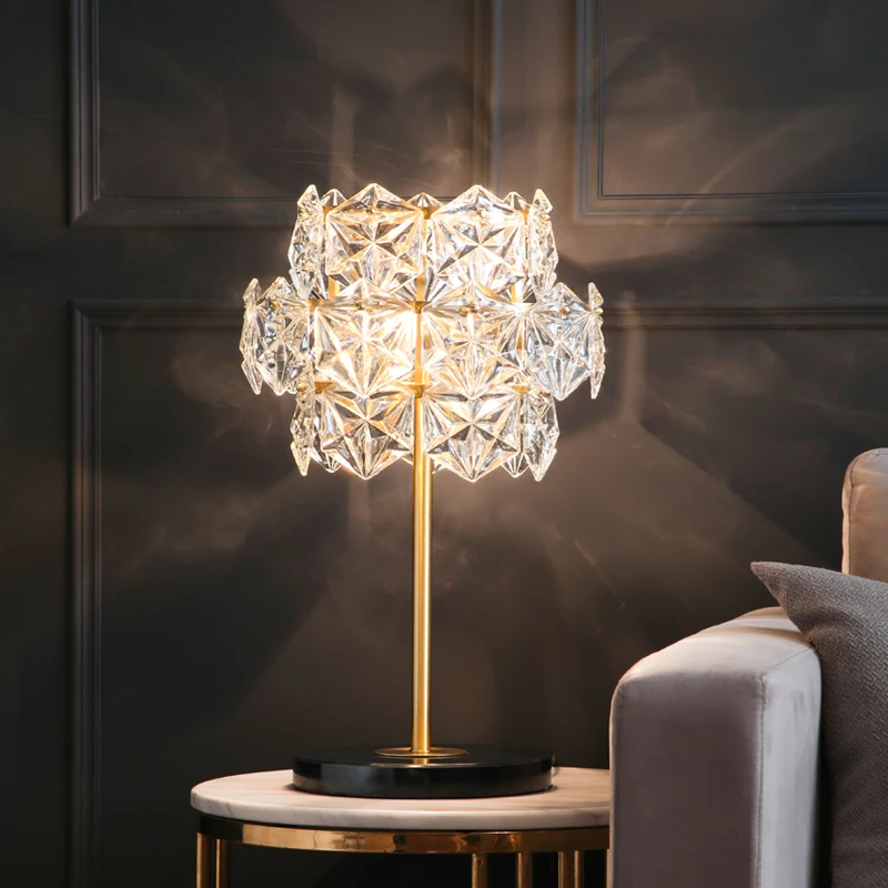 Современная Минималистичная декоративсветильник настольная лампа, роскошная прикроватная лампа для спальни
Современная Минималистичная декоративсветильник настольная лампа, роскошная прикроватная лампа для спальни