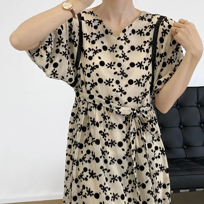 EleeMee 2021 Summer Dress For Women Floral V Neck Lantern Sleeve Loose Lace Up Midi Dresses French Fashion Vestidos Size M-L
EleeMee 2021 Summer Dress For Women Floral V Neck Lantern Sleeve Loose Lace Up Midi Dresses French Fashion Vestidos Size M-L