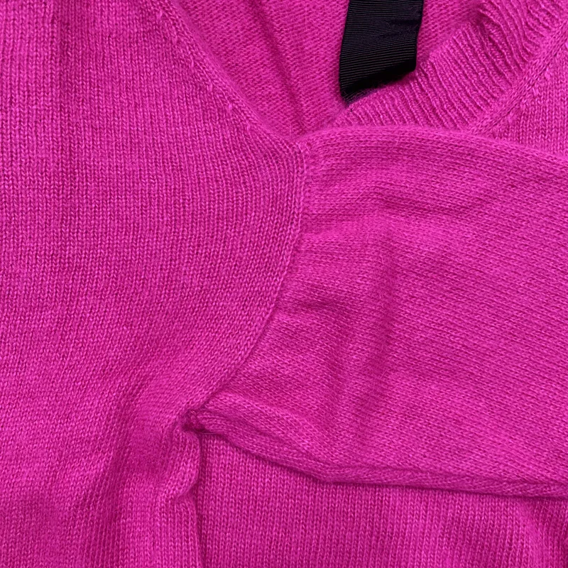 2020 New Autumn and Winter V neck long sleeve Knitted Sweater girl Strapless Splicing sweater top
2020 New Autumn and Winter V neck long sleeve Knitted Sweater girl Strapless Splicing sweater top